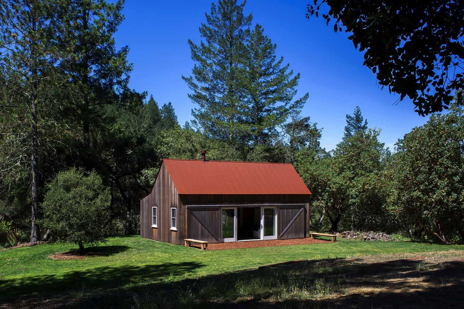 barn-style-cabin-exterior