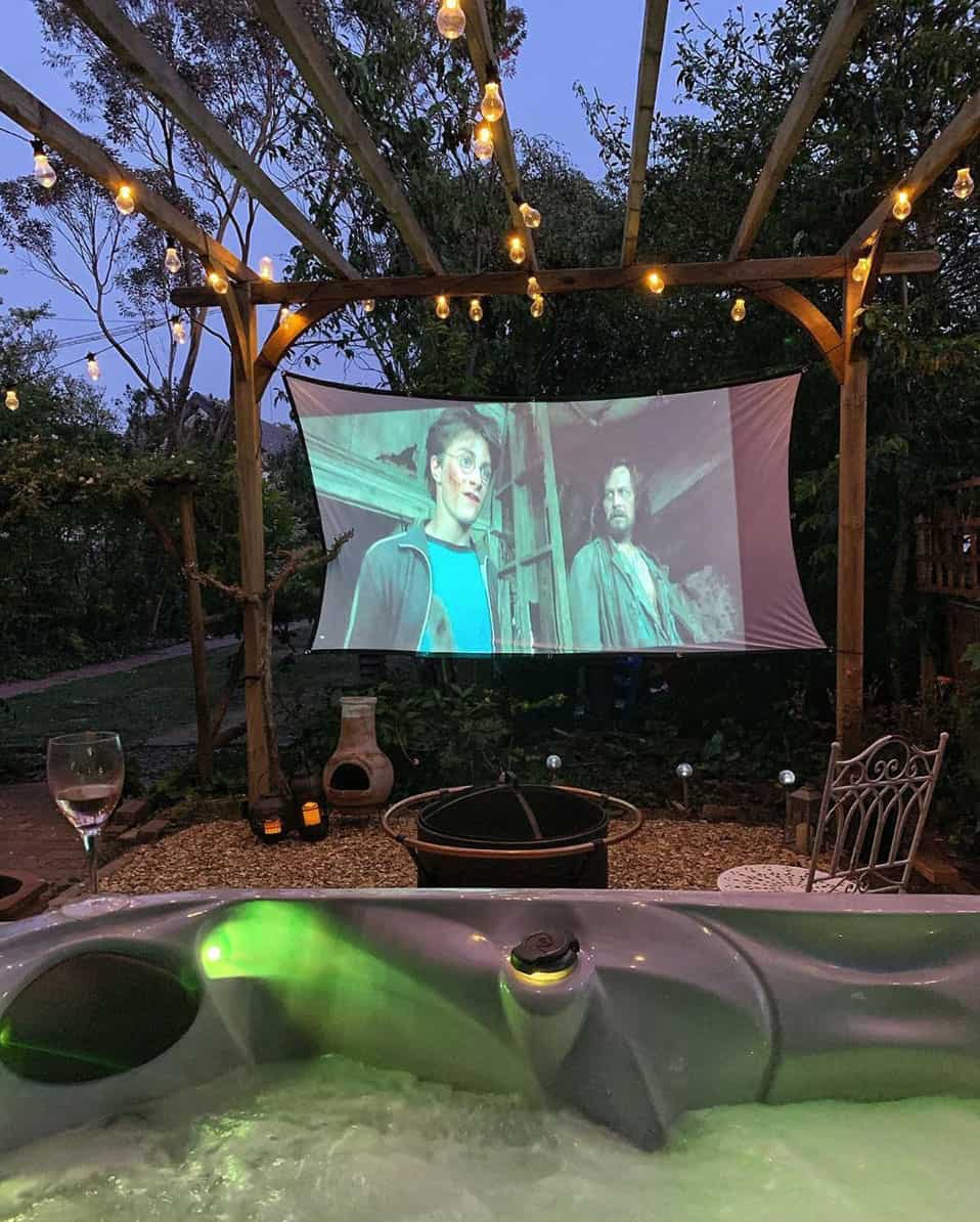 outdoor-movie-screen-ideas