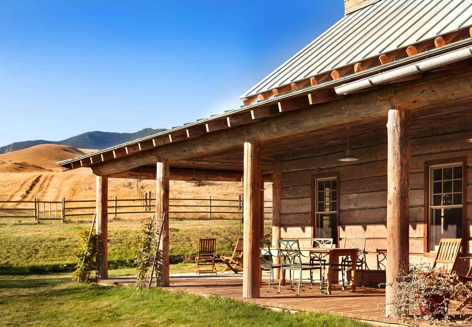 rustic-ranch-house-exterior-porch