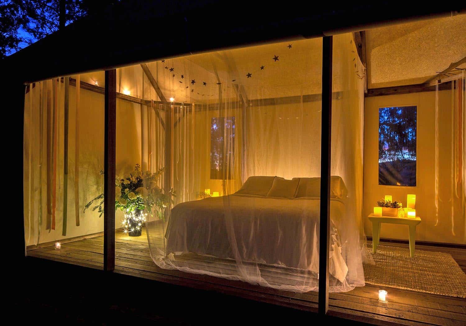 outdoor-tent-bedroom-glamping