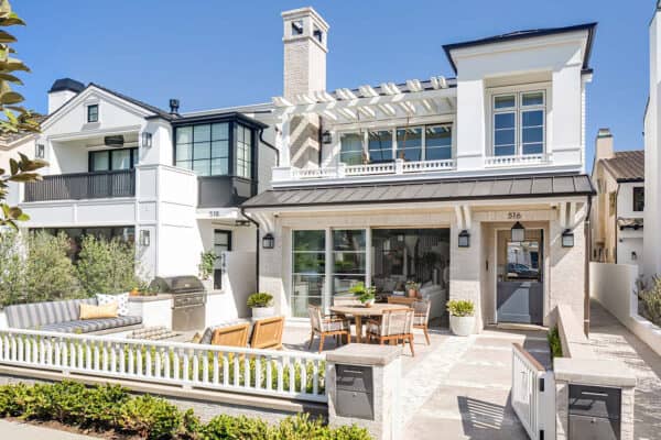featured posts image for Fresh coastal style home with indoor-outdoor interplay in Corona Del Mar