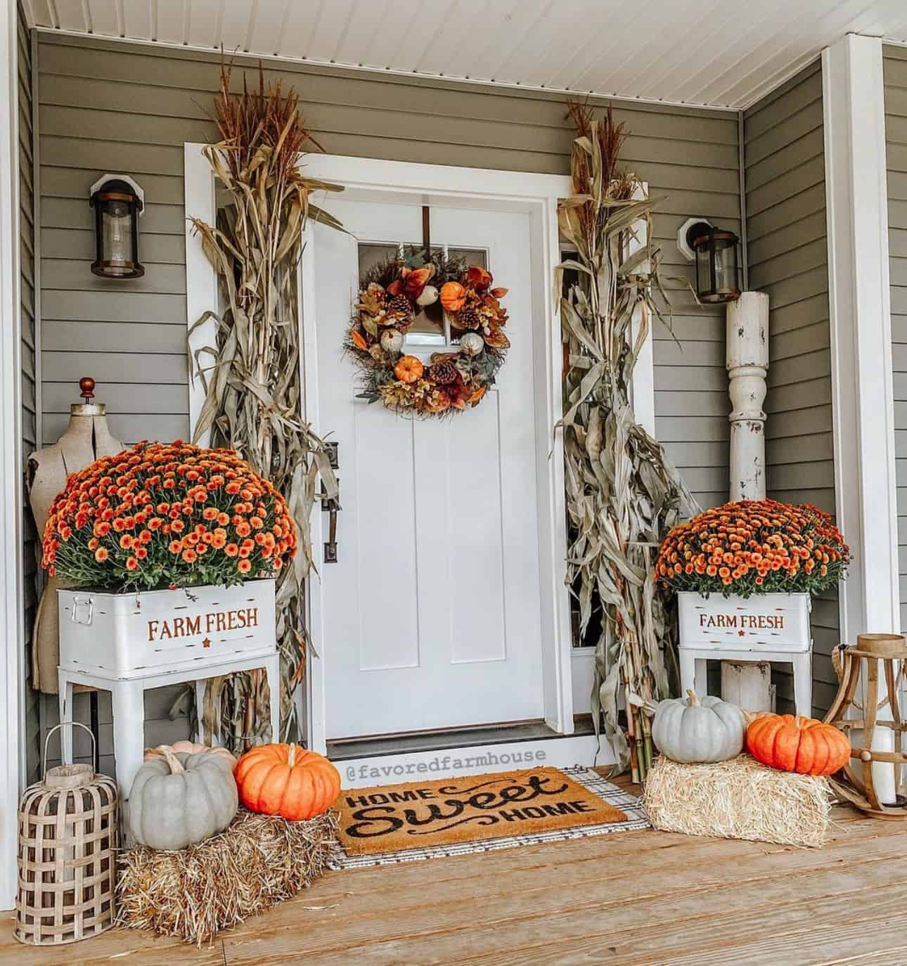 fall-decorated-front-porch-entry