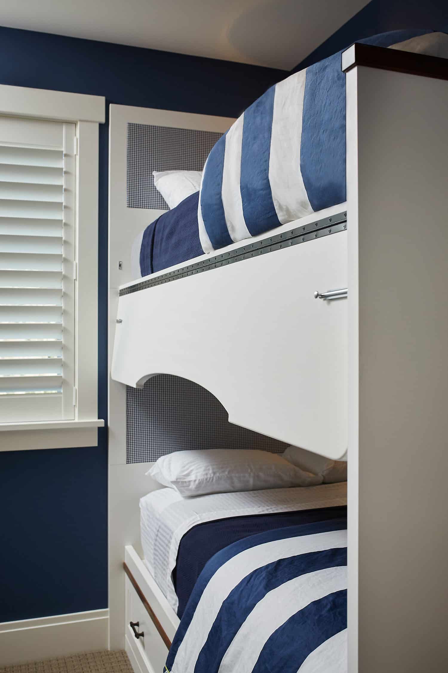 traditional-kids-bunk-bedroom