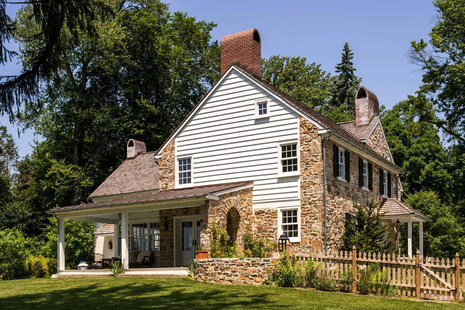 fieldstone-farmhouse-exterior