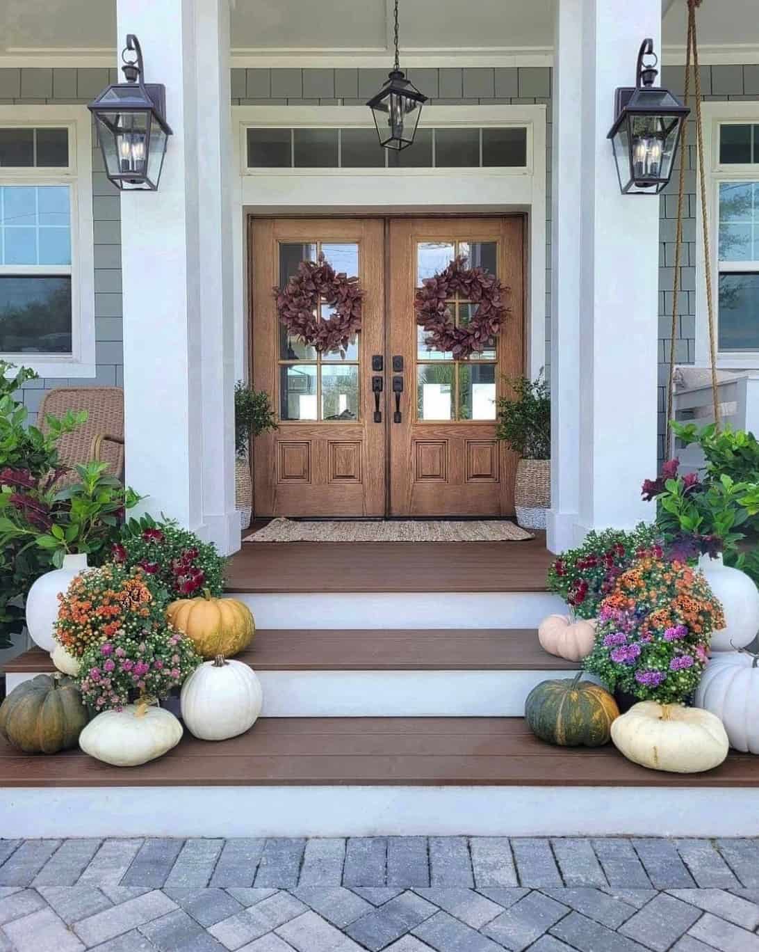 fall-decorated-front-porch-entry
