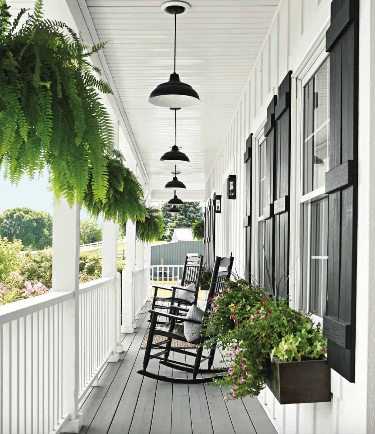 modern-farmhouse-style-home-front-porch