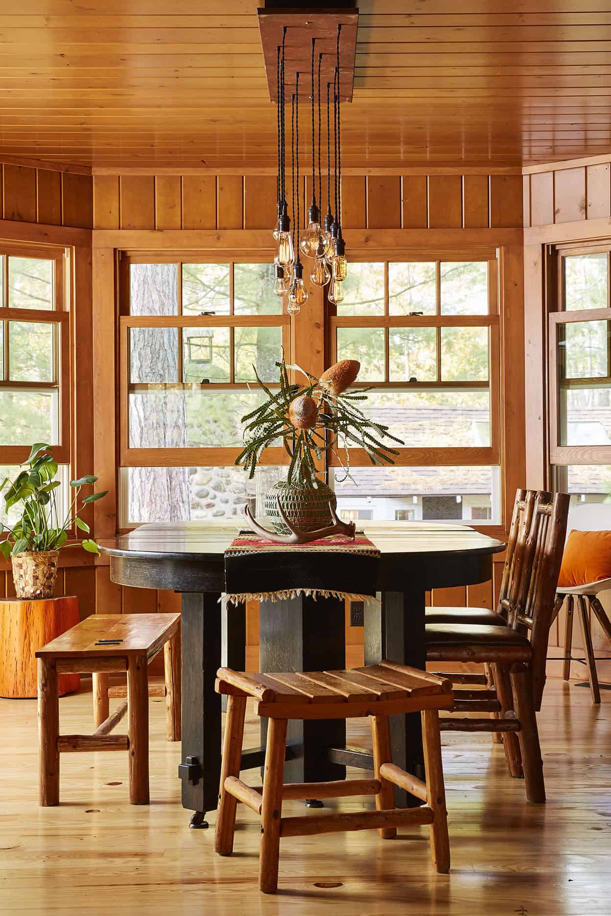 rustic-kitchen-dining-nook