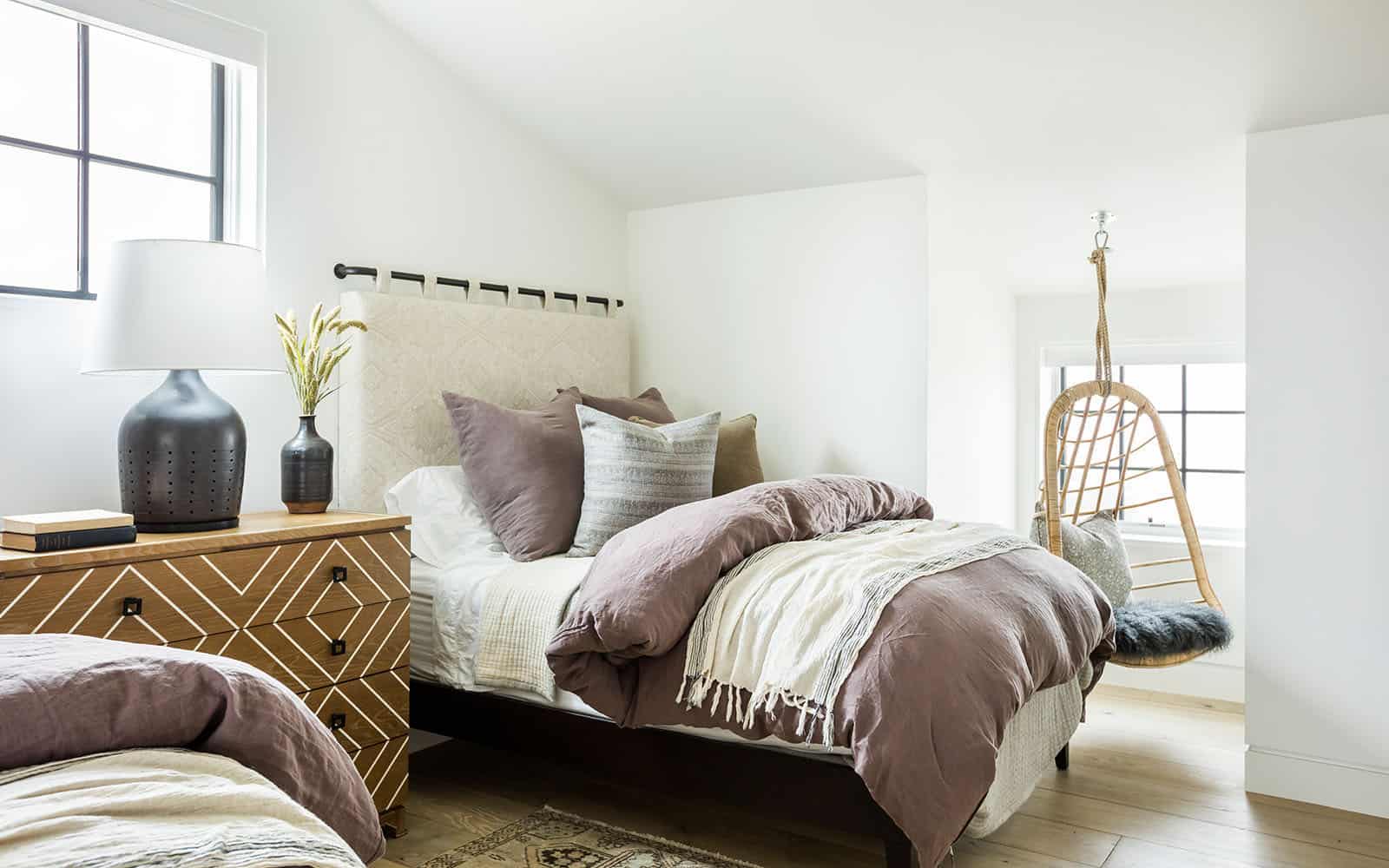 santa-barbara-country-style-bedroom