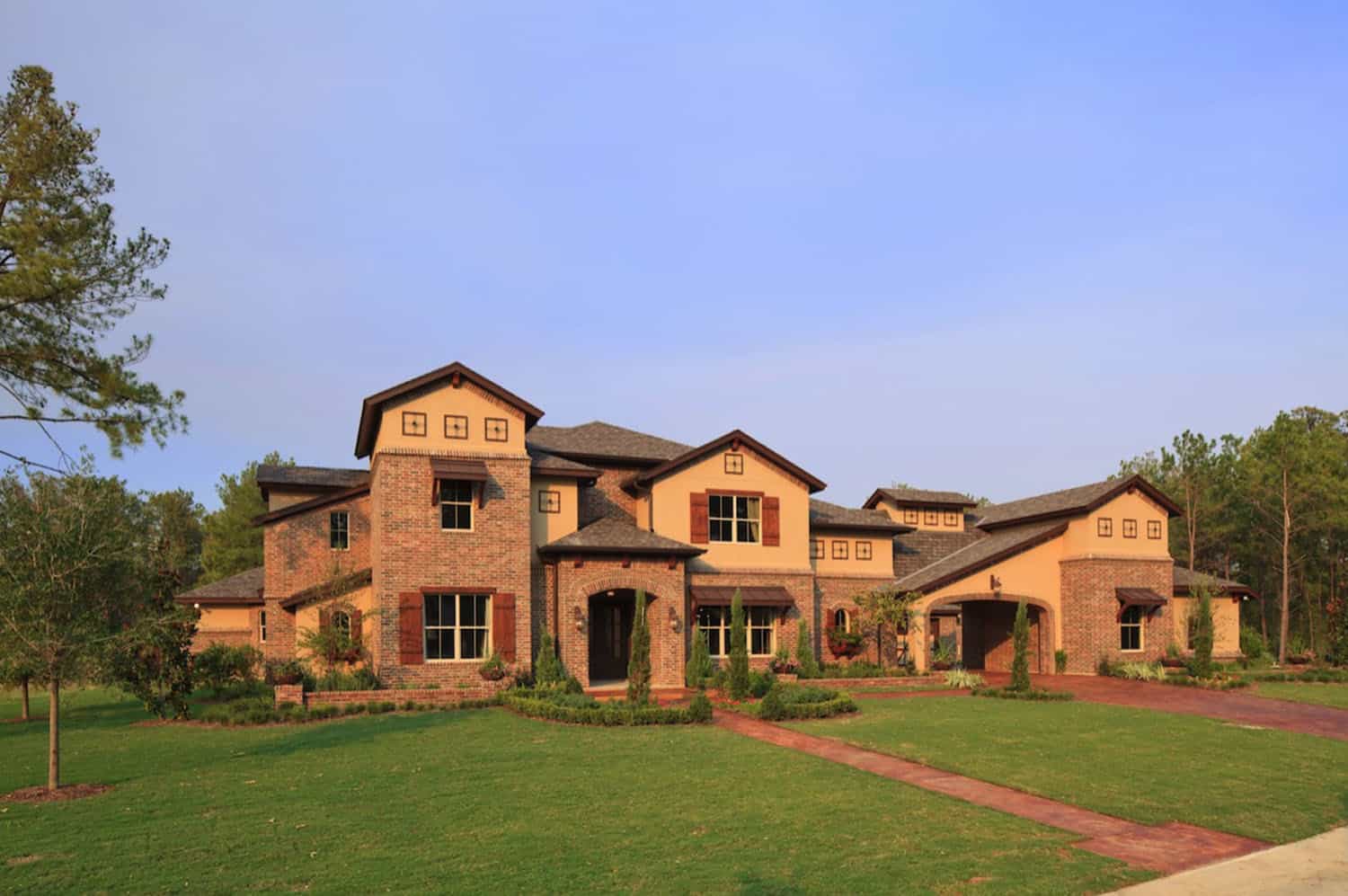 tuscan-style-home-exterior