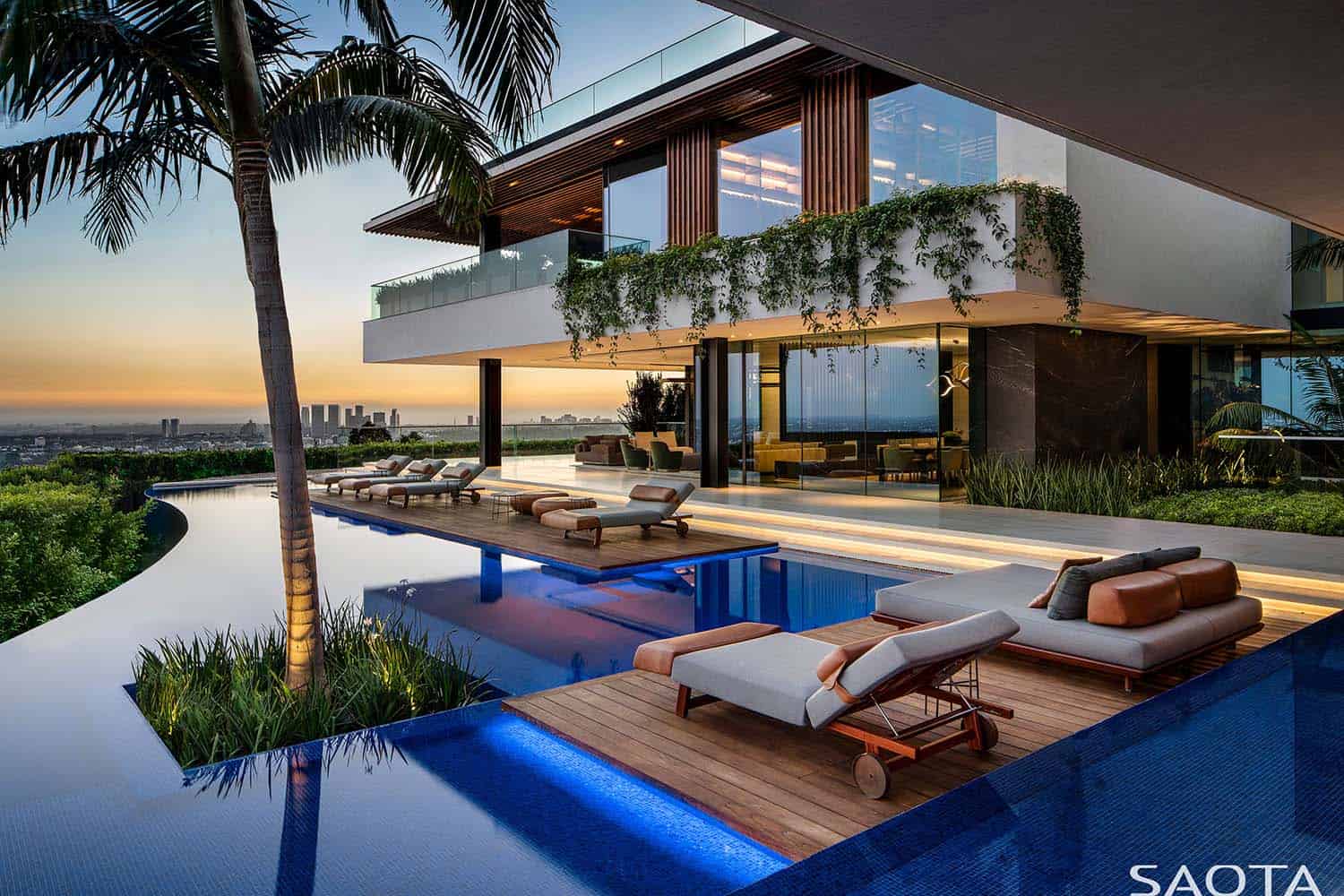 modern-luxury-hillside-home-swimming-pool