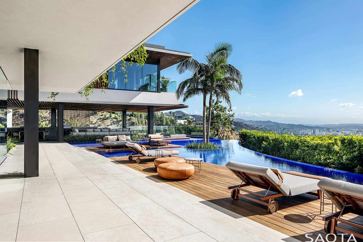 modern-luxury-hillside-home-deck