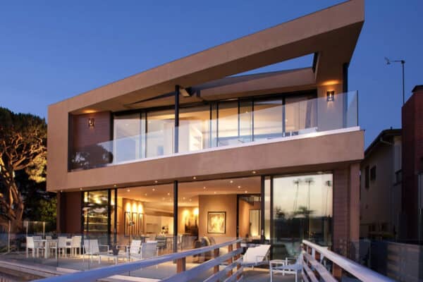 featured posts image for Minimalist waterfront home maximizes indoor-outdoor living in Long Beach