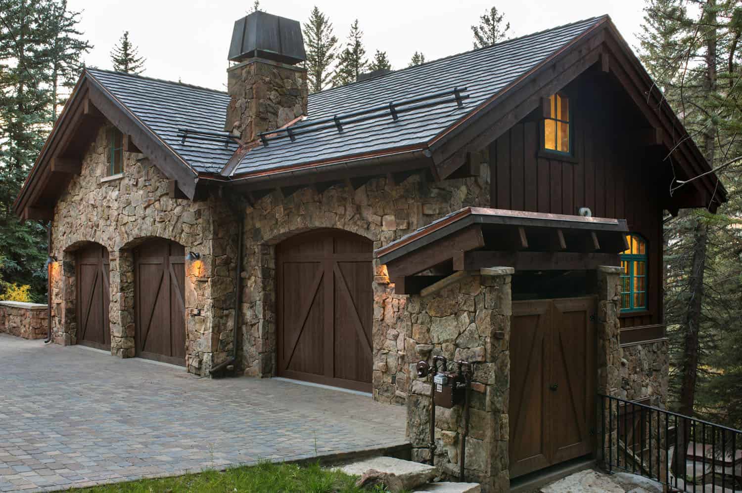 rustic-mountain-home-garage
