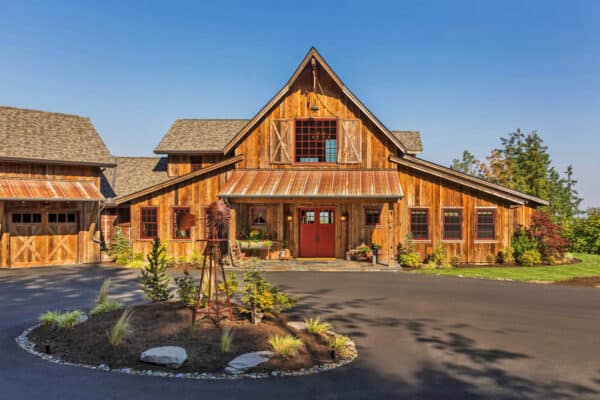 featured posts image for Rustic barn house designed as forever home in Oregon’s wine country