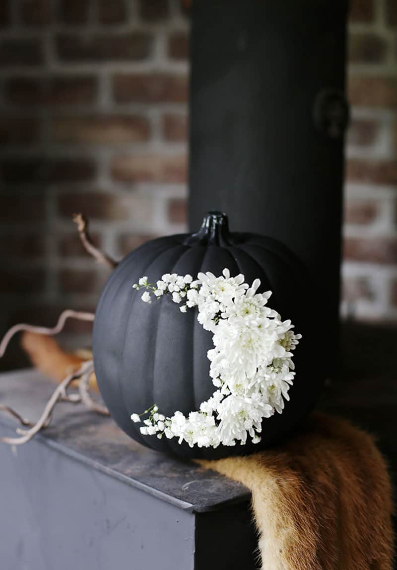 black-pumpkin-idea-with-flowers