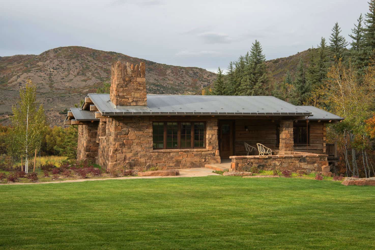 mountain-ranch-house-exterior
