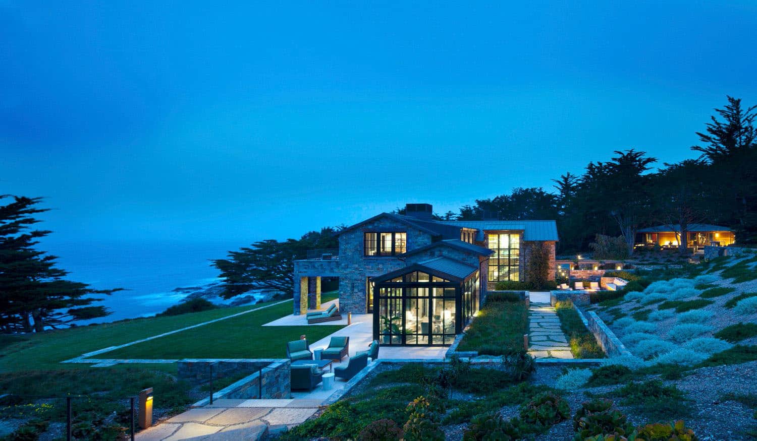 modern-coastal-home-exterior