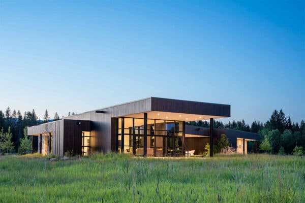 featured posts image for Magnificent nature-inspired modern retreat in the Flathead Valley