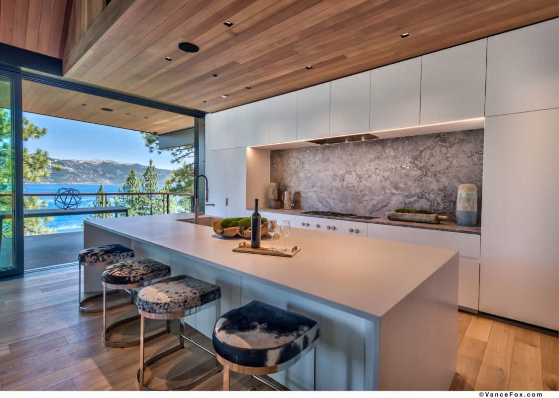 luxury-lakefront-mountain-kitchen