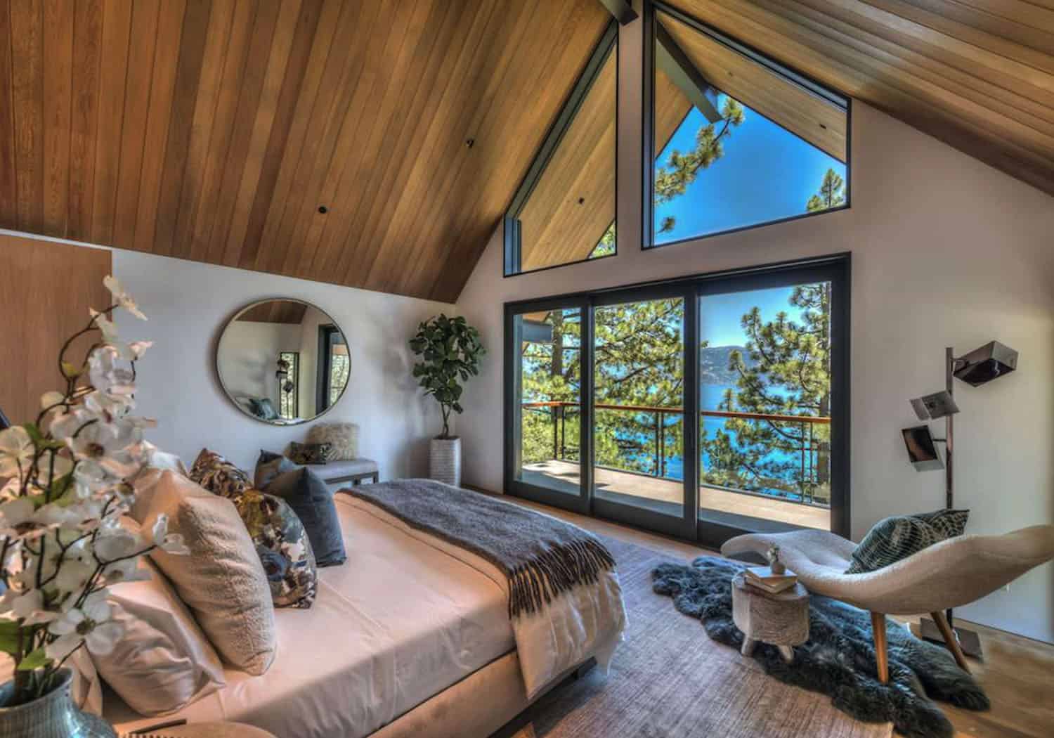 luxury-lakefront-mountain-bedroom