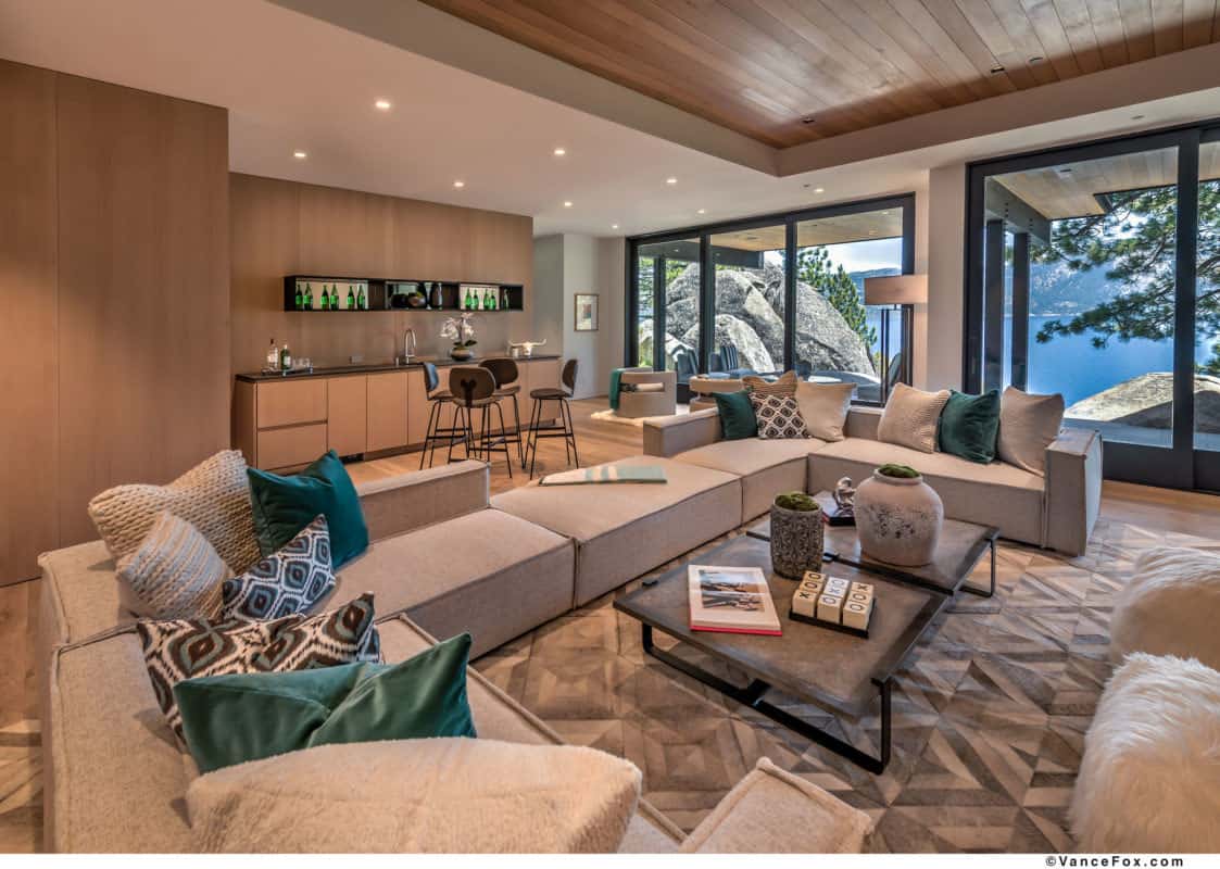 luxury-lakefront-mountain-family-room