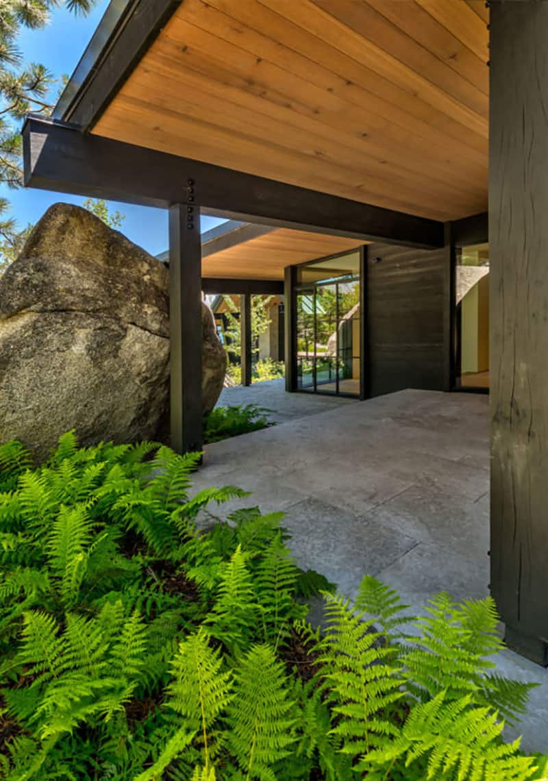 luxury-lakefront-mountain-home-entry