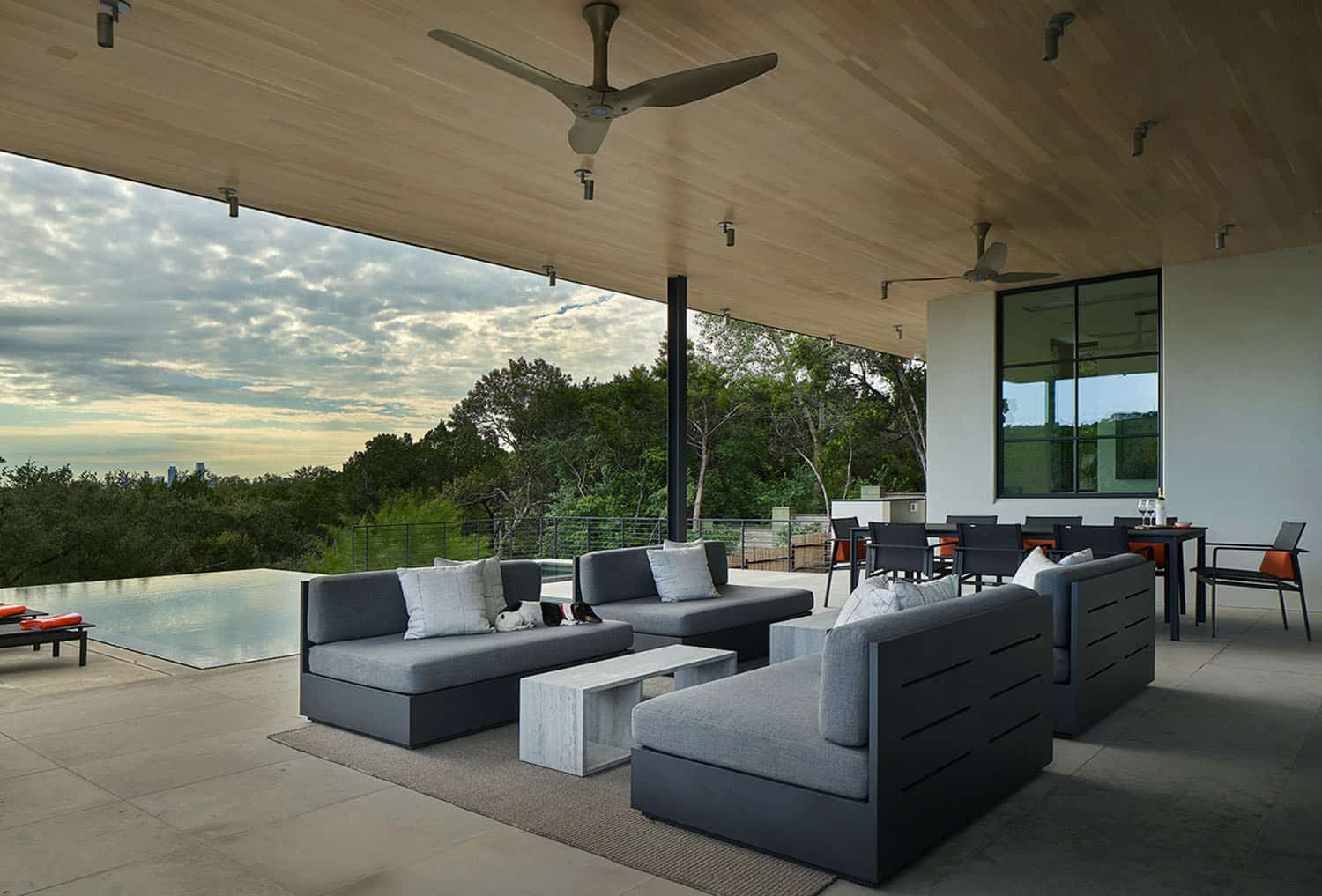 modern-hillside-home-patio