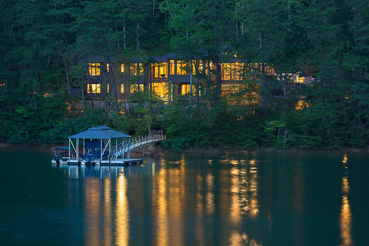 lake-house-modern-exterior