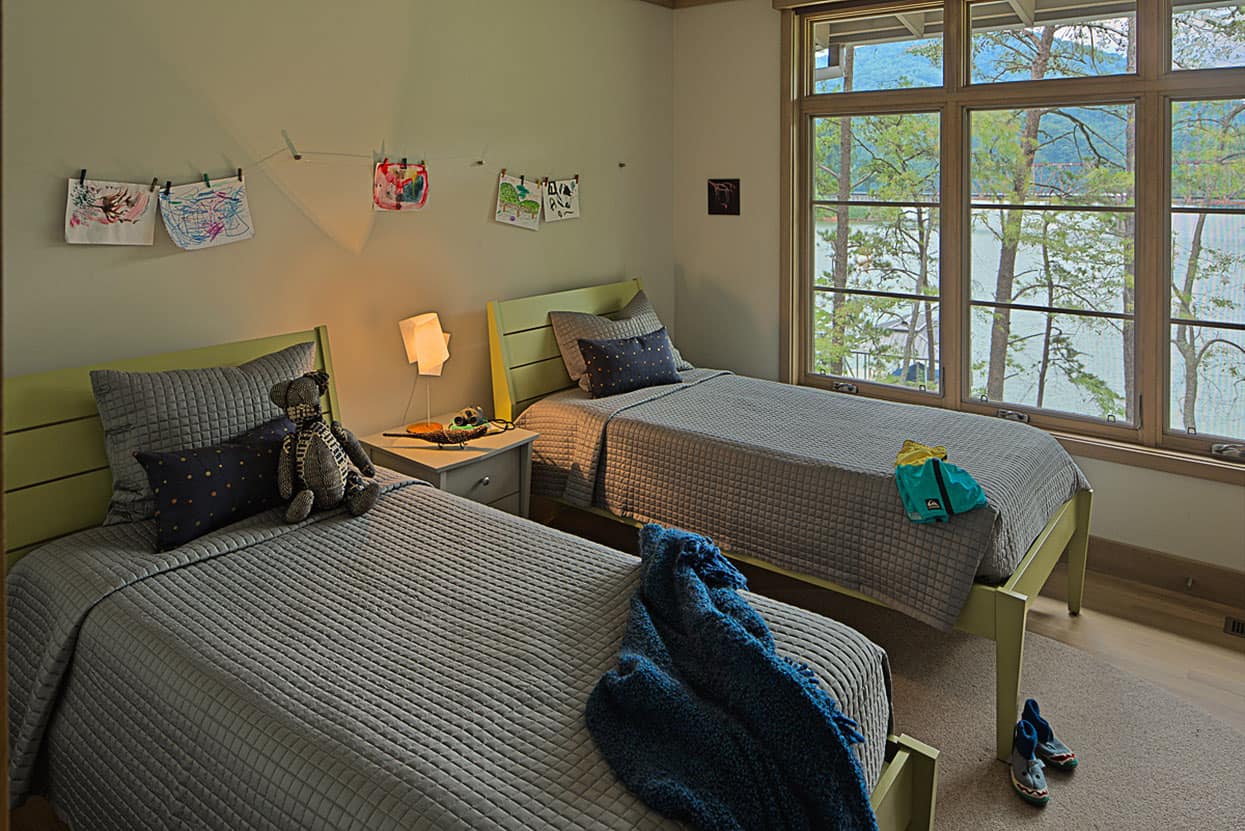 lake-house-rustic-kids-bedroom
