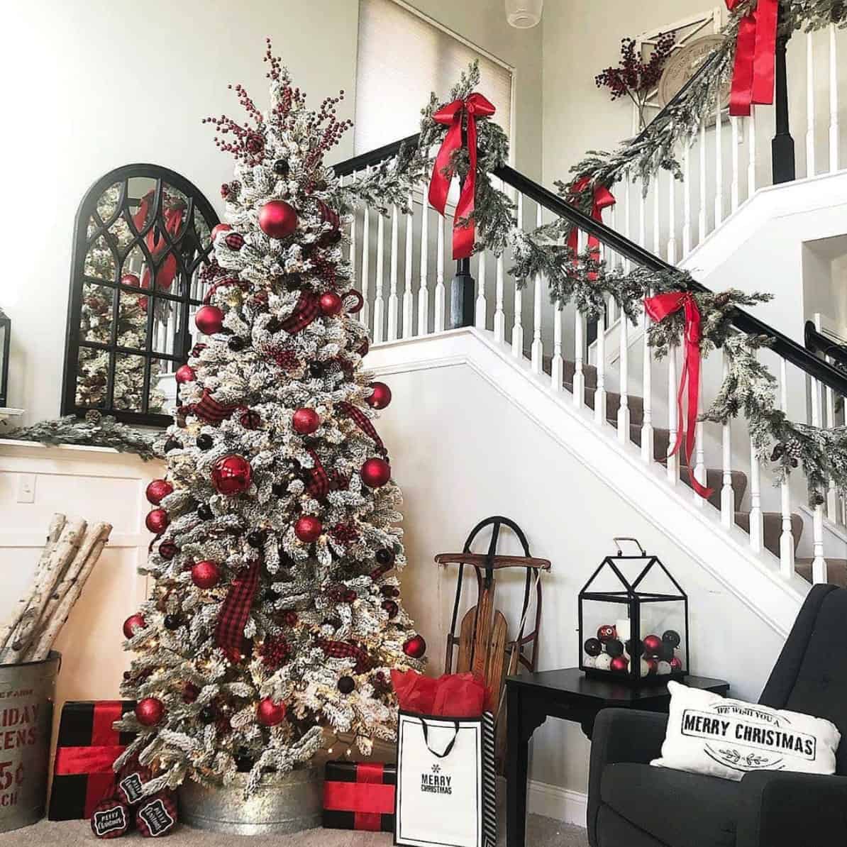 Christmas-Decor-Ideas-Living-Room-Staircase