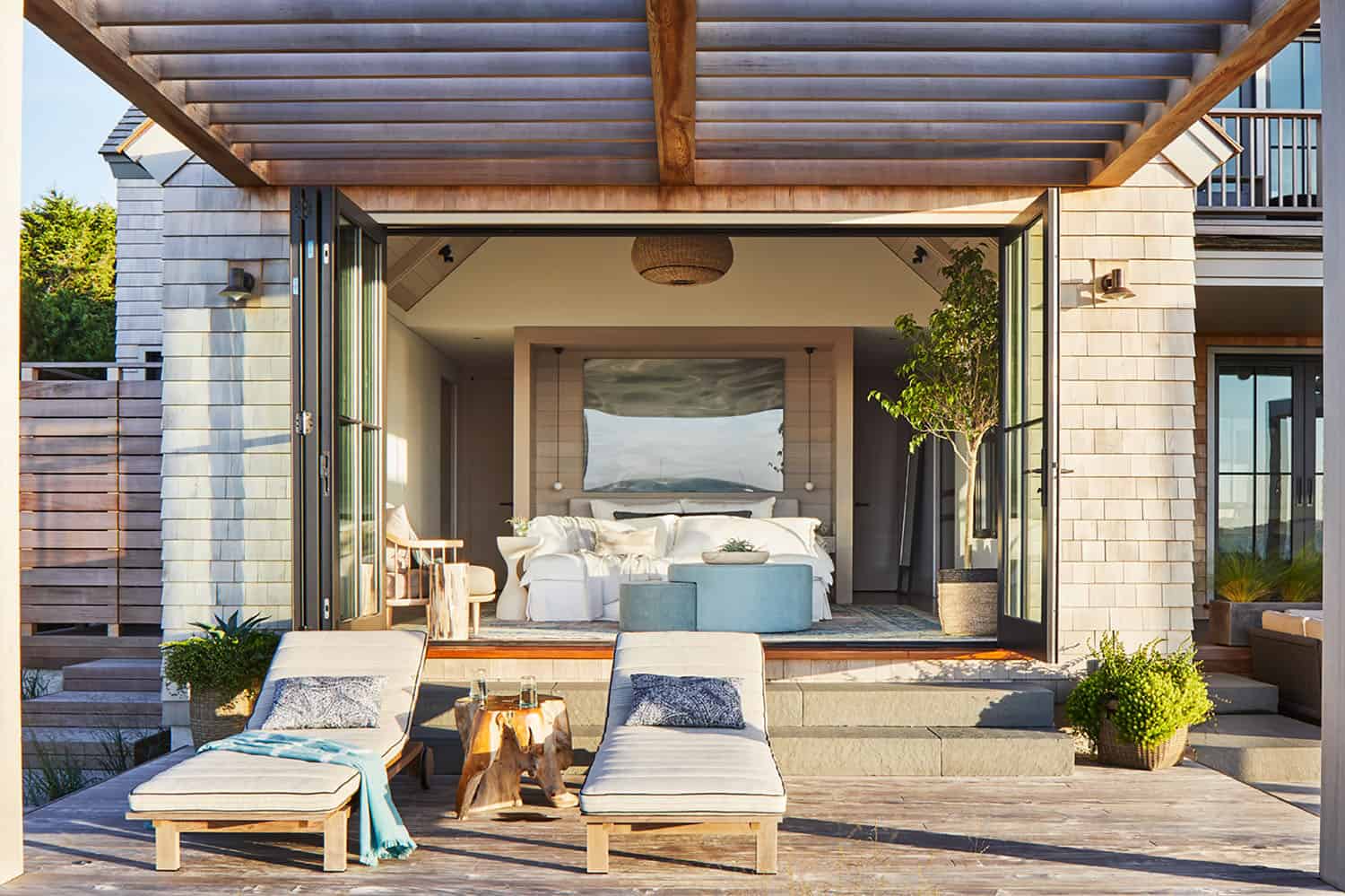 beach-style-home-patio