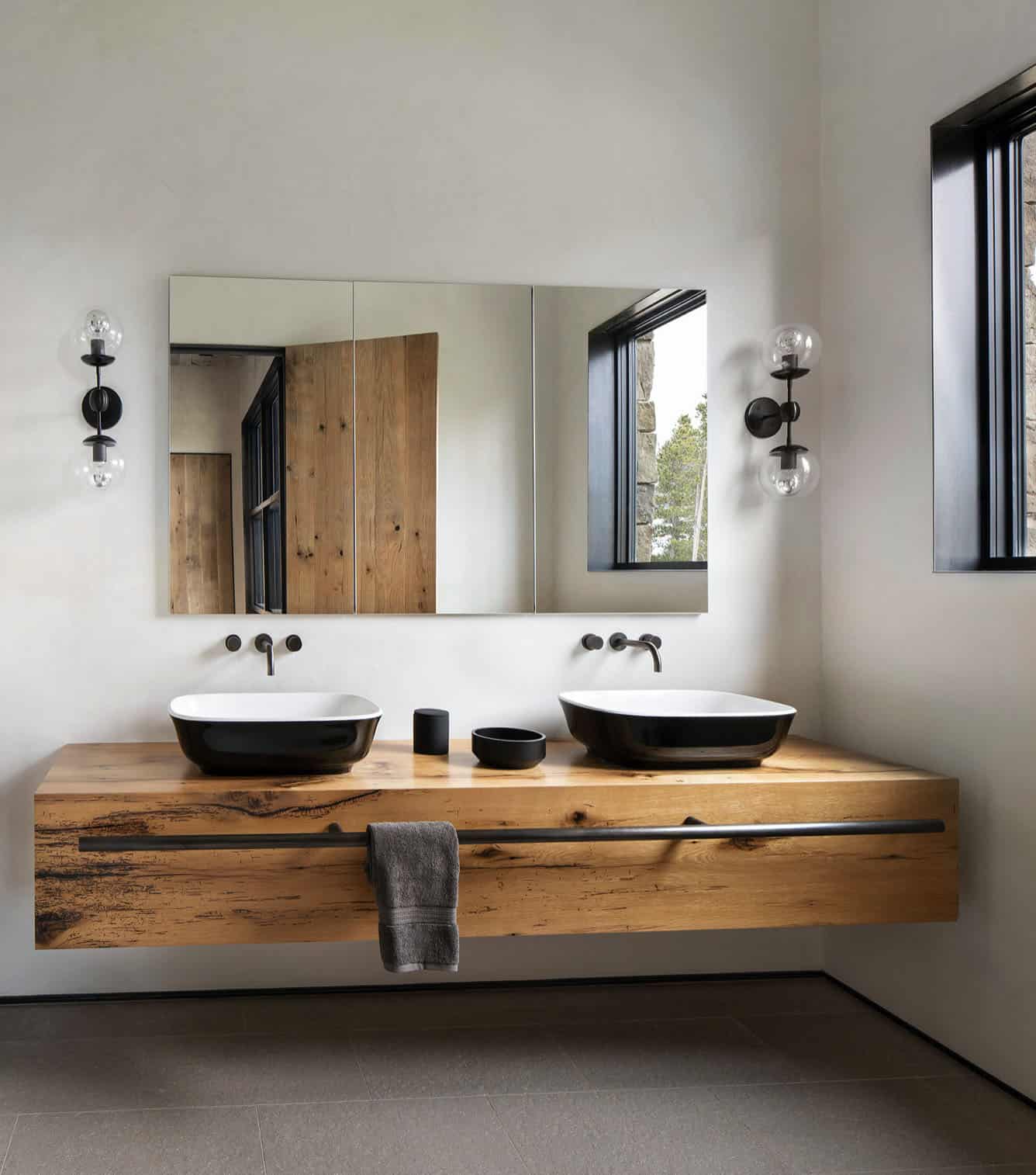 rustic-mountain-style-bathroom