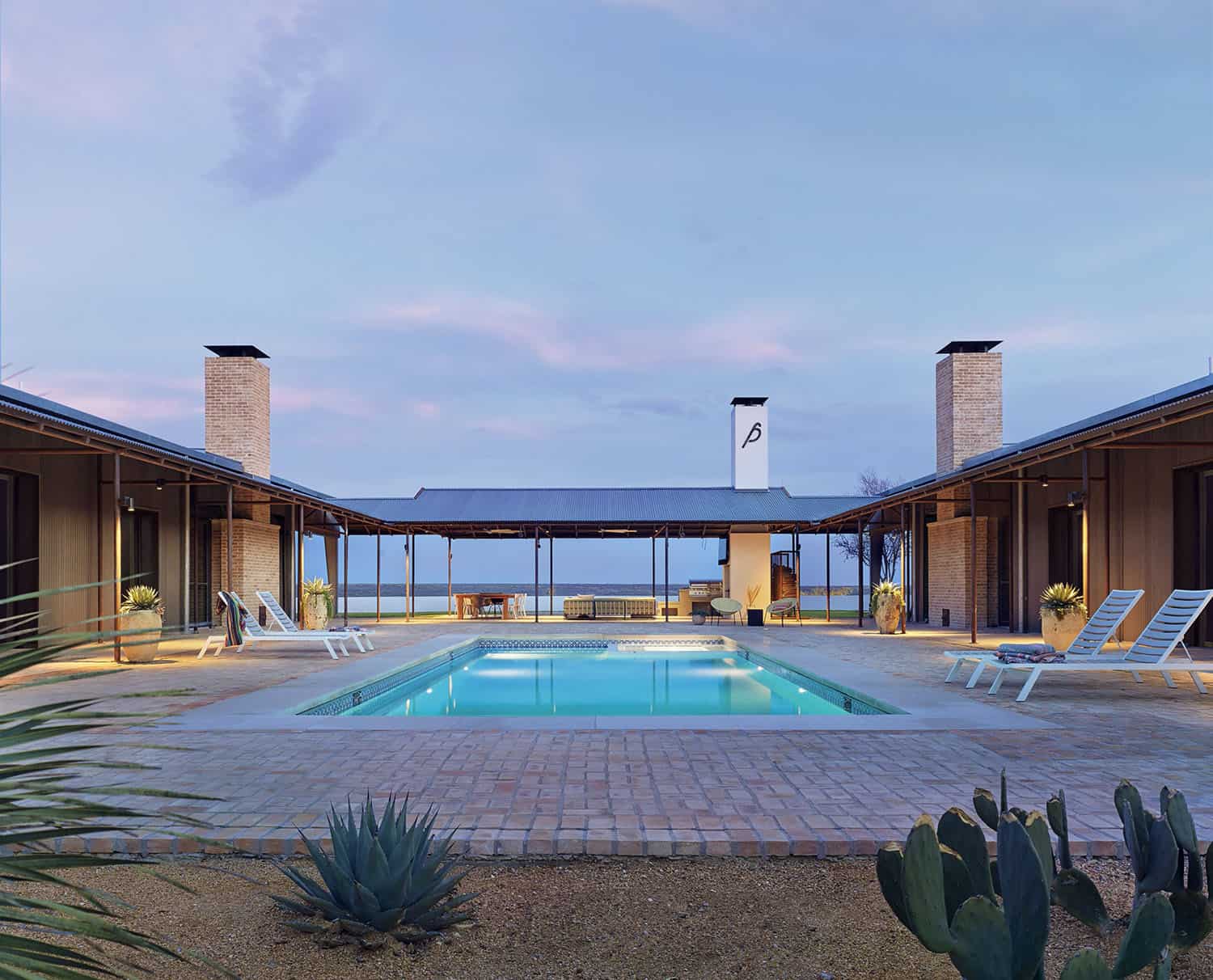 ranch-house-swimming-pool