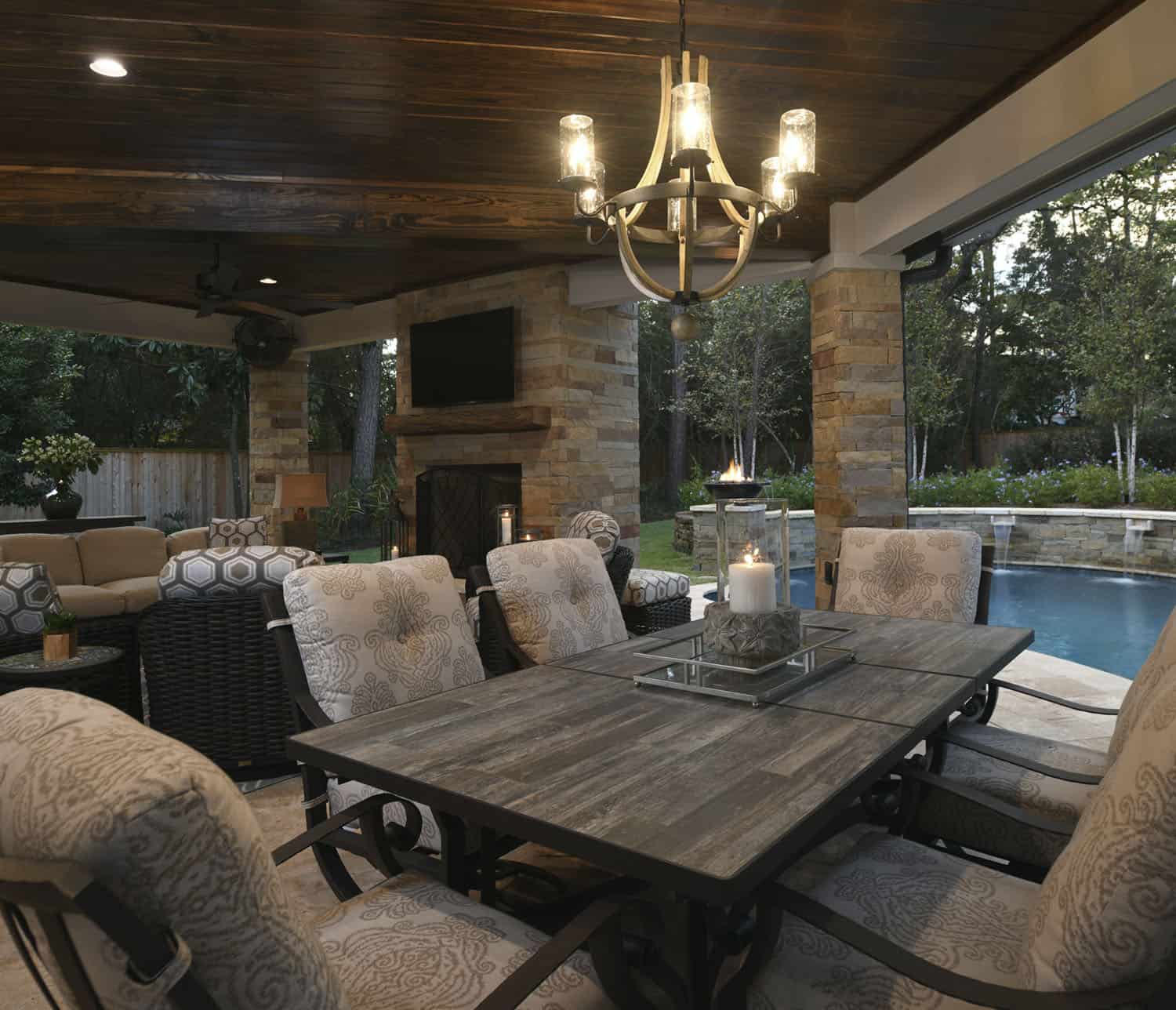 transitional-style-home-patio-outdoor-living-room