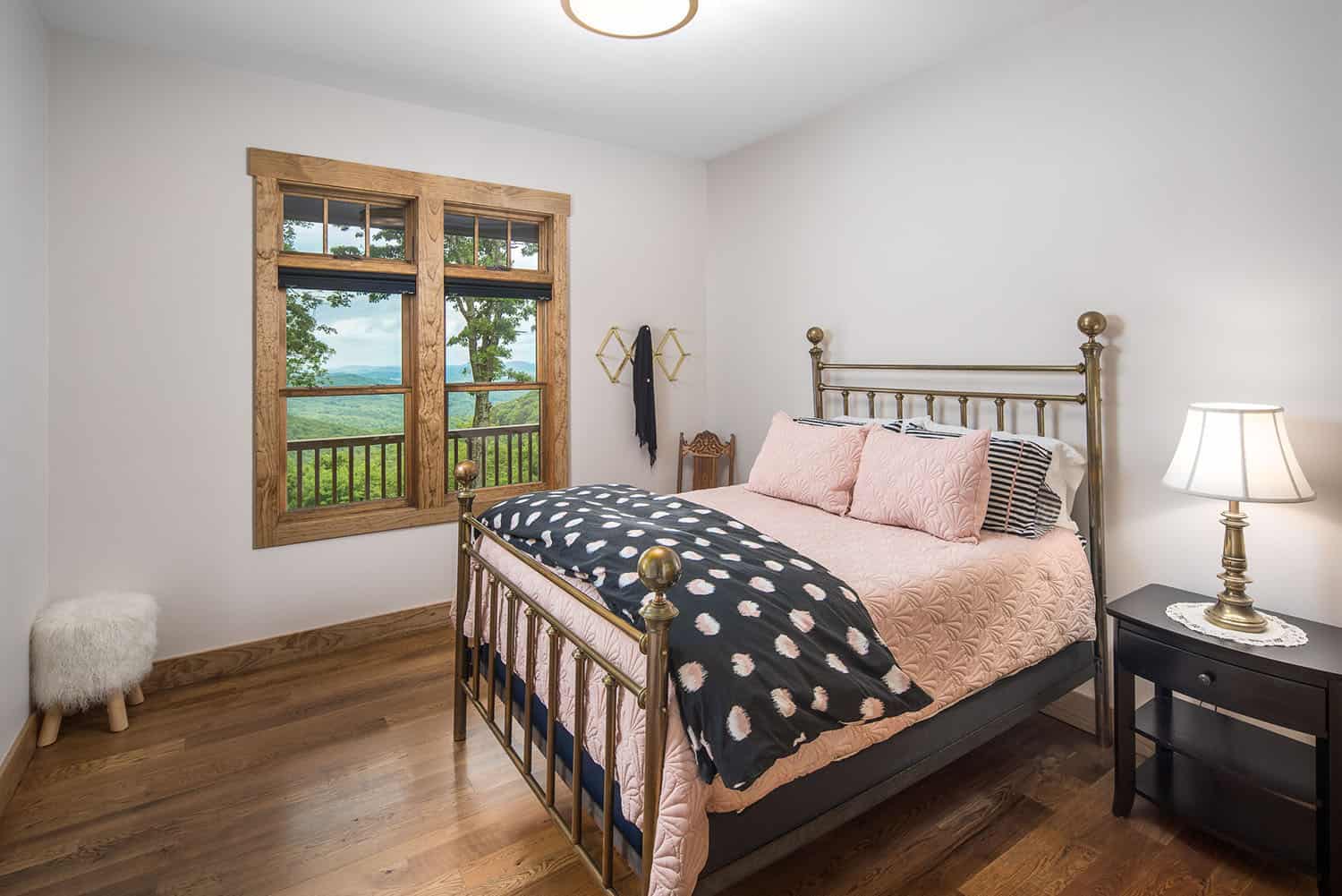 mountain-style-bedroom