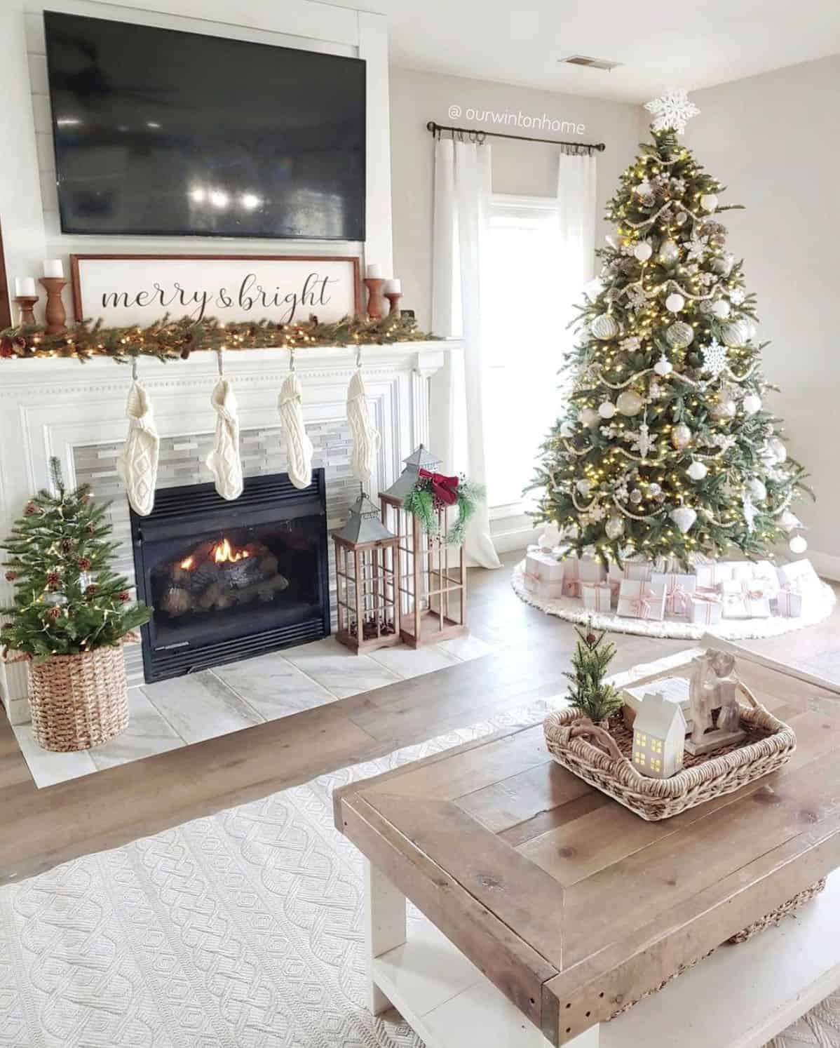holiday-decor-ideas-living-room-tree