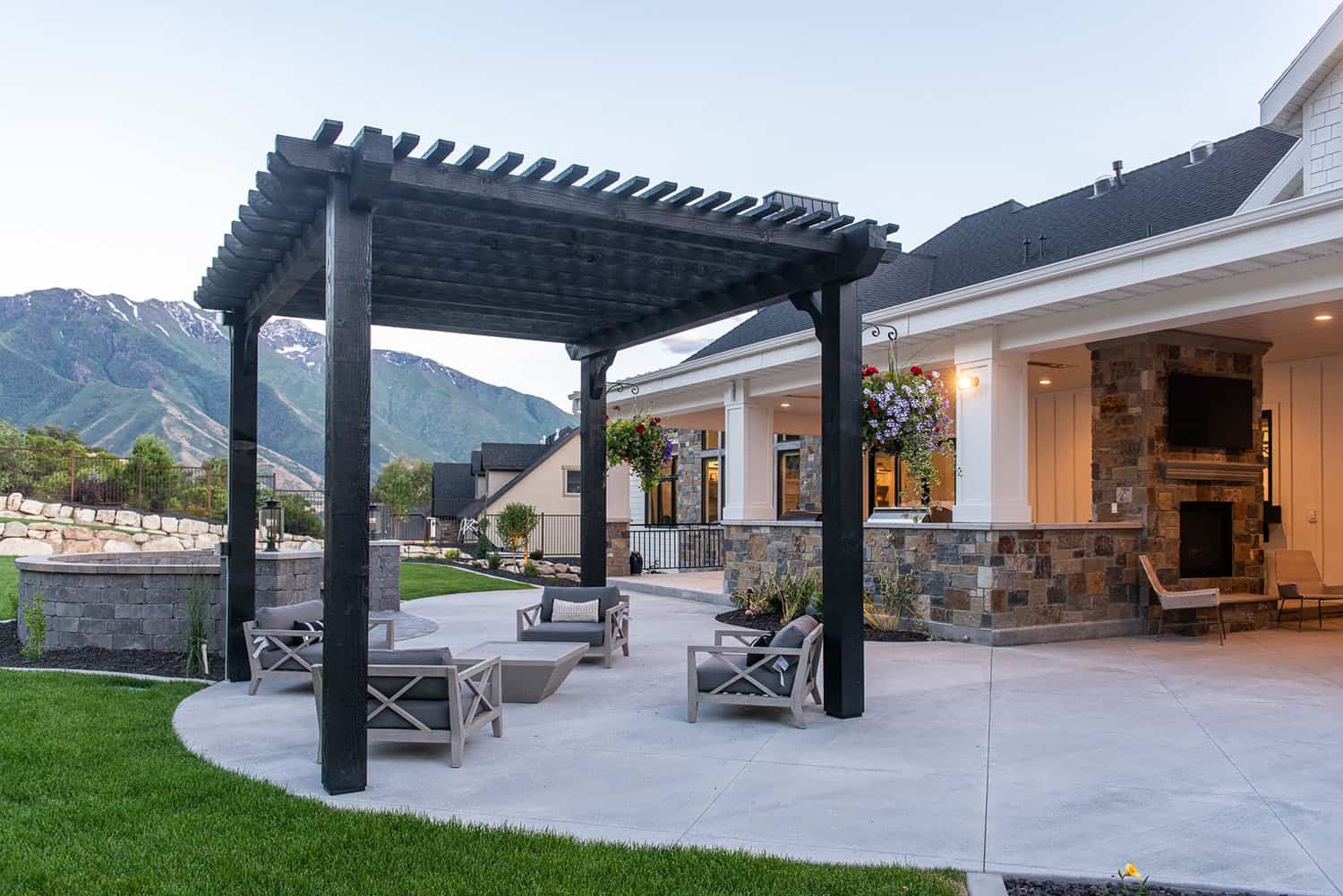 modern-farmhouse-style-patio