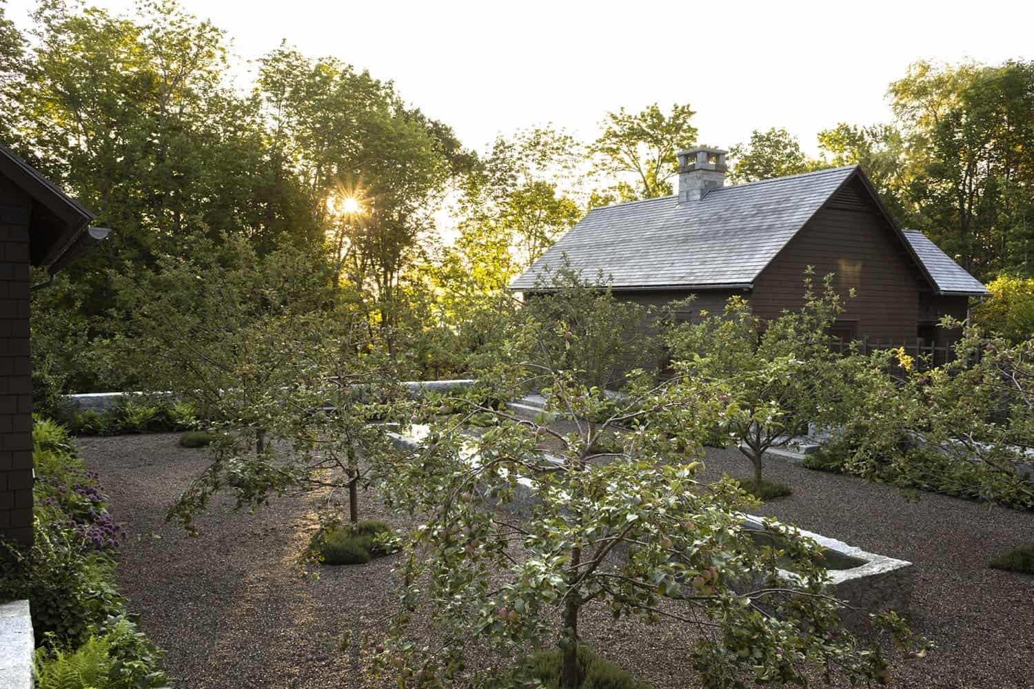 barn-cottage-retreat-garden
