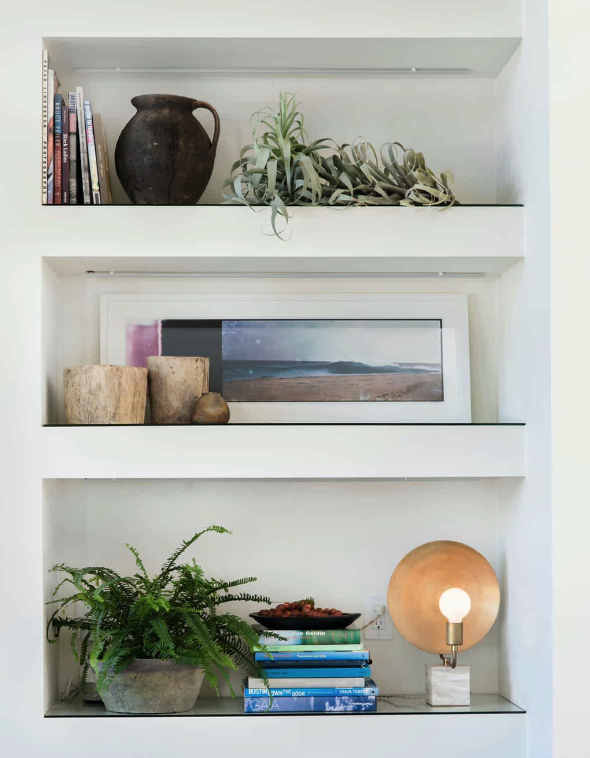 modern-farmhouse-living-room-bookshelf
