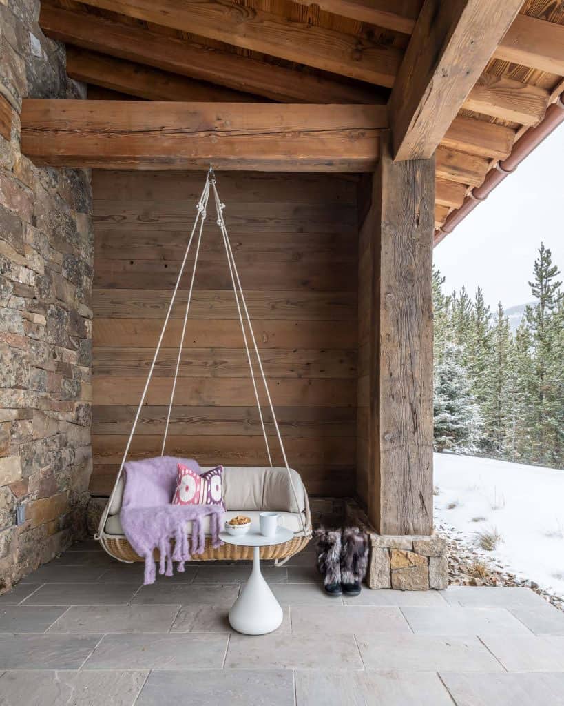 modern-ski-house-outdoor-living