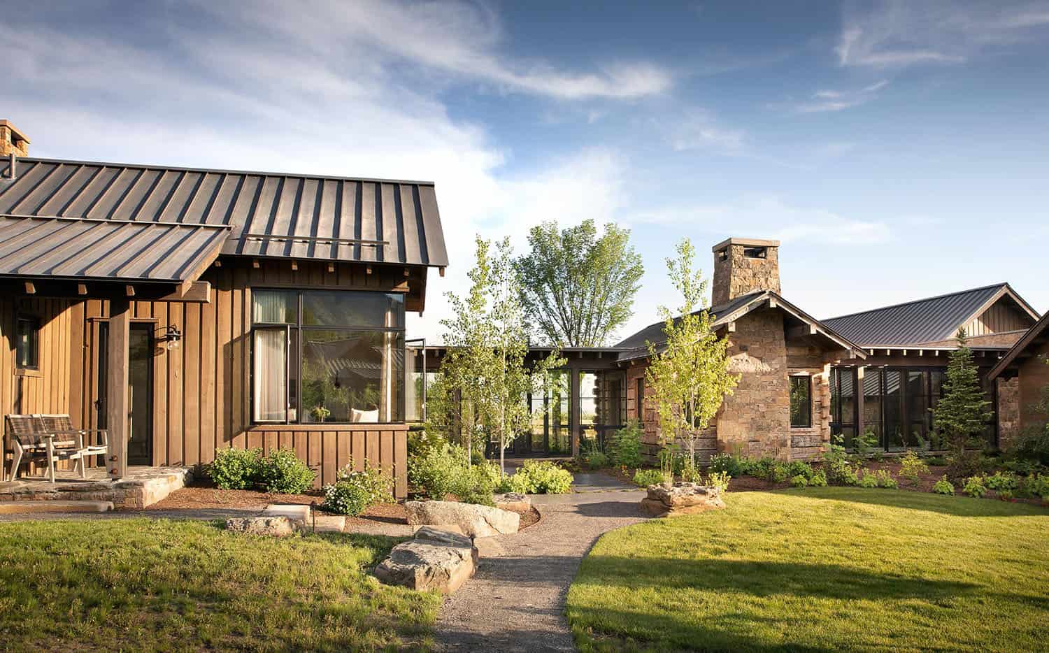 mountain-ranch-house-exterior