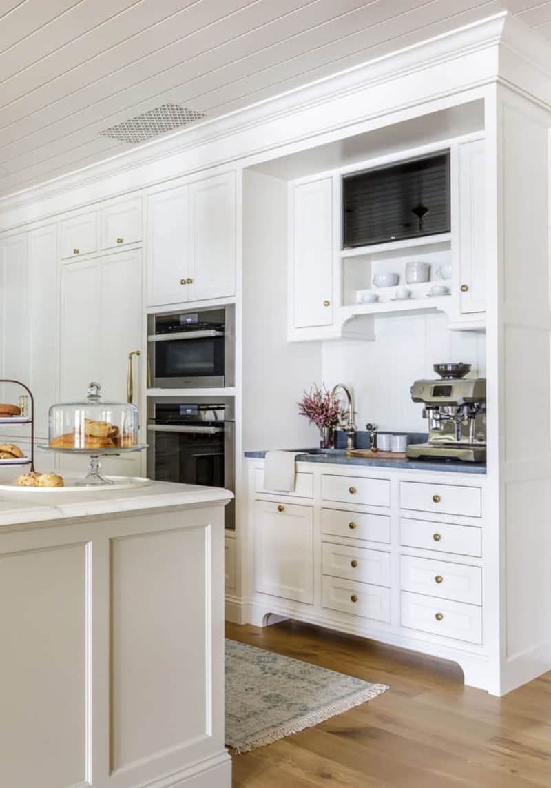 colonial-style-kitchen