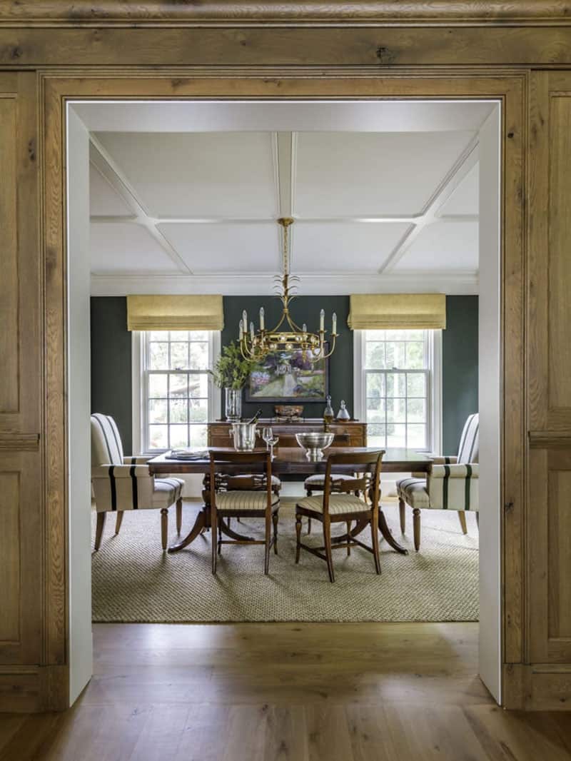 colonial-style-dining-room