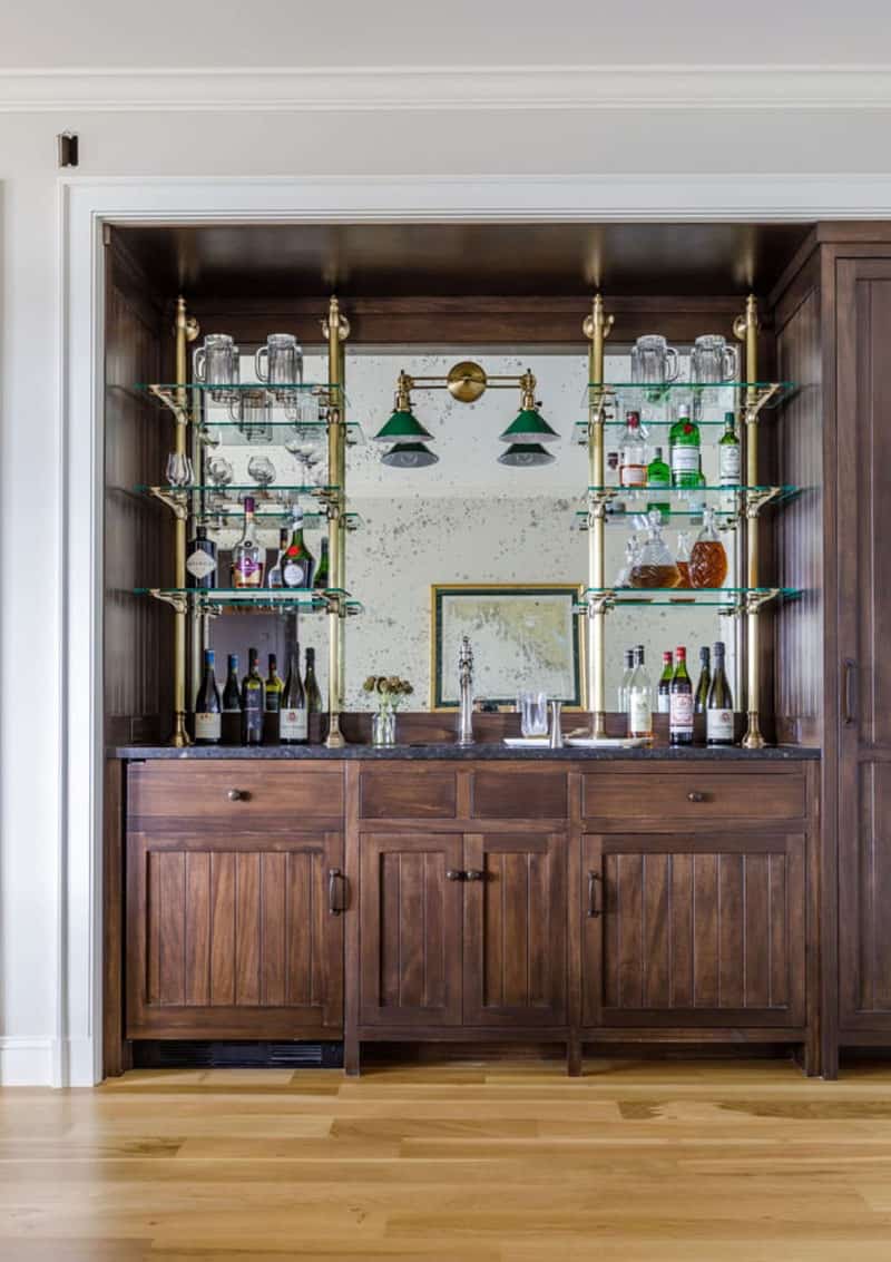 colonial-style-home-bar