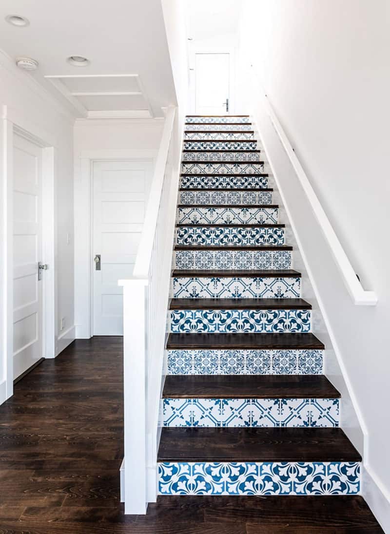 traditional-coastal-staircase