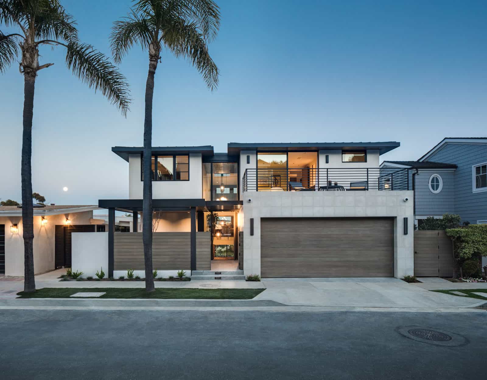 contemporary-seaside-home-exterior