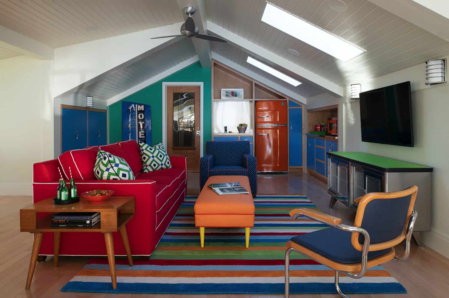 eclectic-family-room