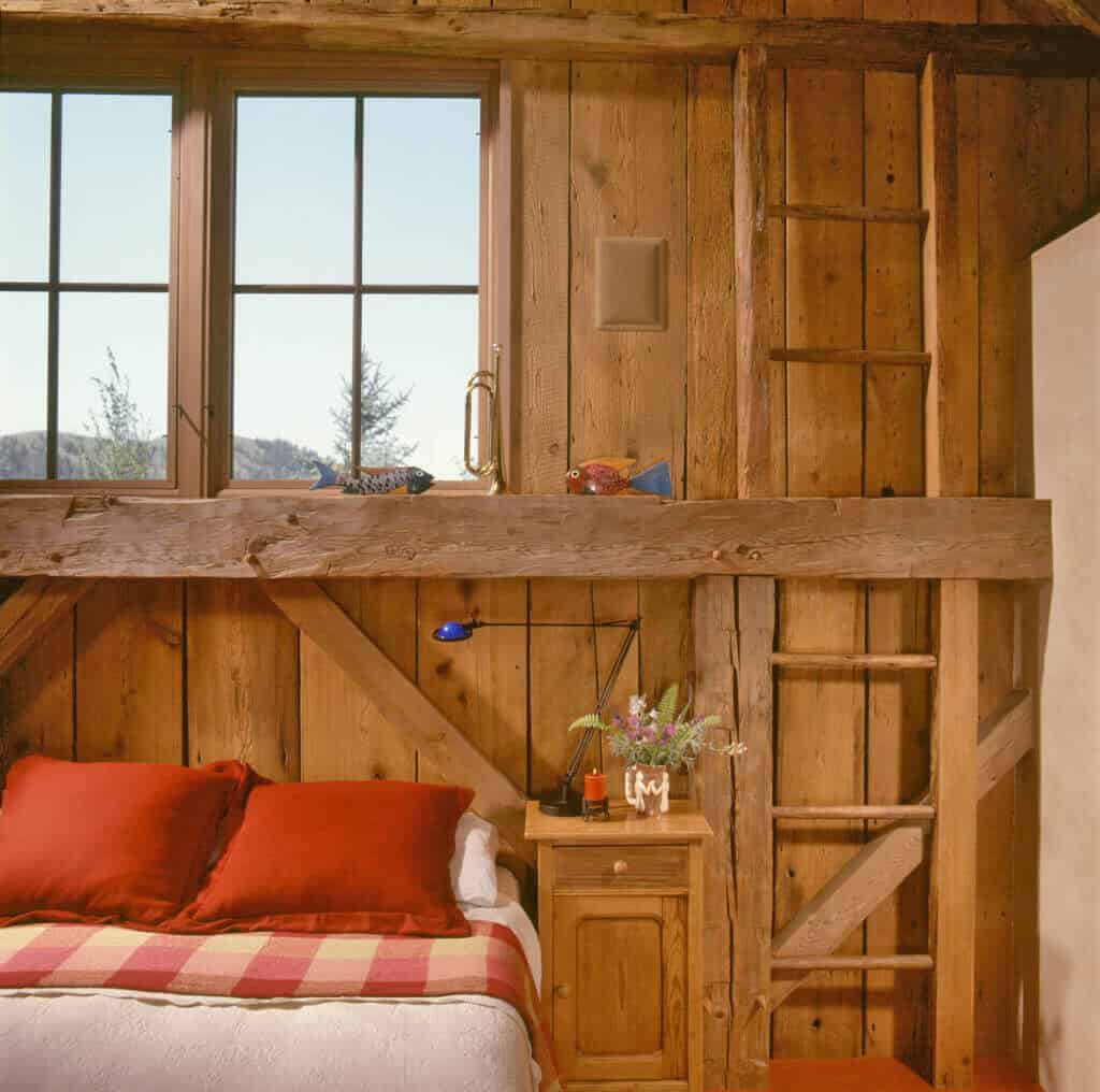 guest-barn-farmhouse-bedroom-loft