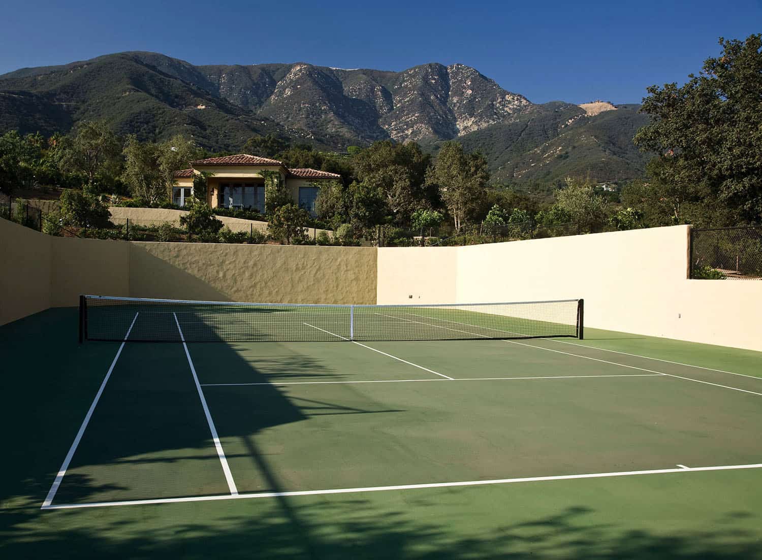 mediterranean-estate-tennis-court
