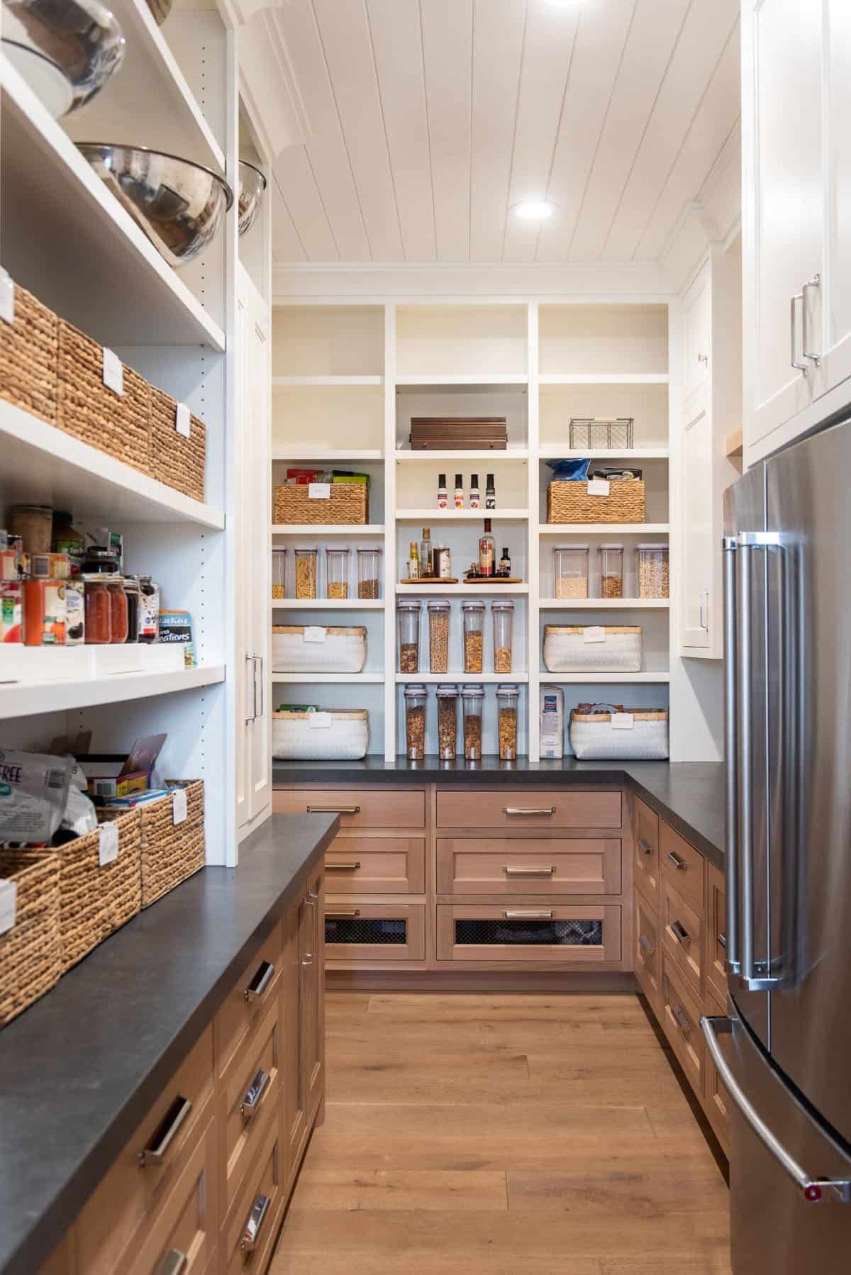 modern-farmhouse-kitchen-pantry